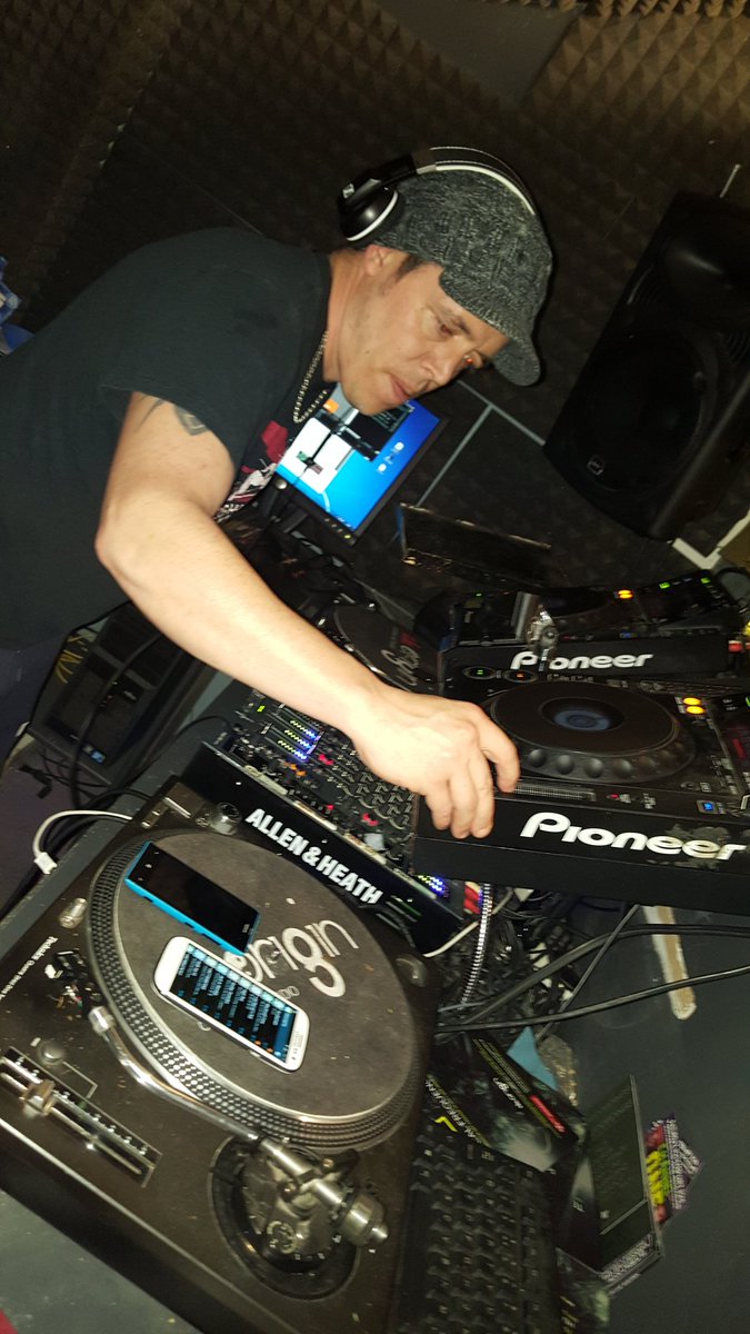 DJLockStock10's tweet photo. Rinsin out some oldskool jungle &amp; Drum n Bass on @UKOrigin! #Jungle #Dnb #DJLockStock #DCCru https://t.co/zIfNHSkWRH