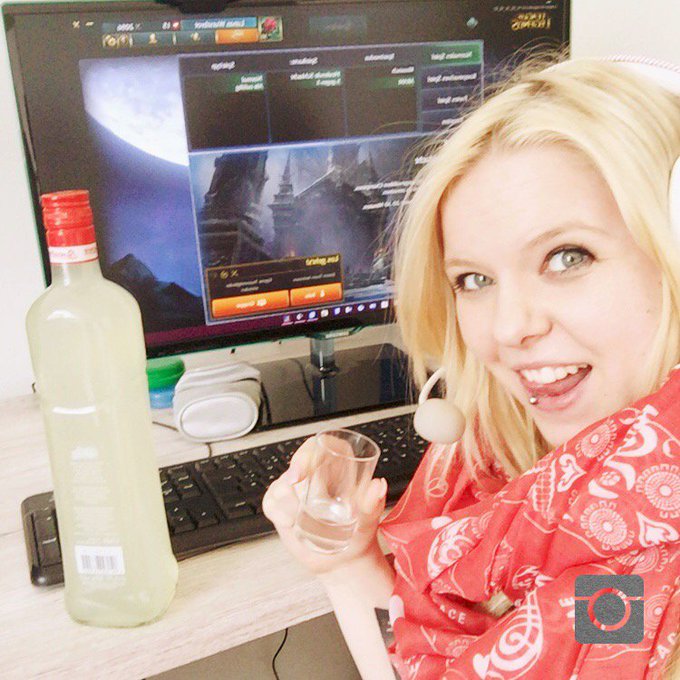 Watch LunaLove's leaked NSFW photo on TwXstars