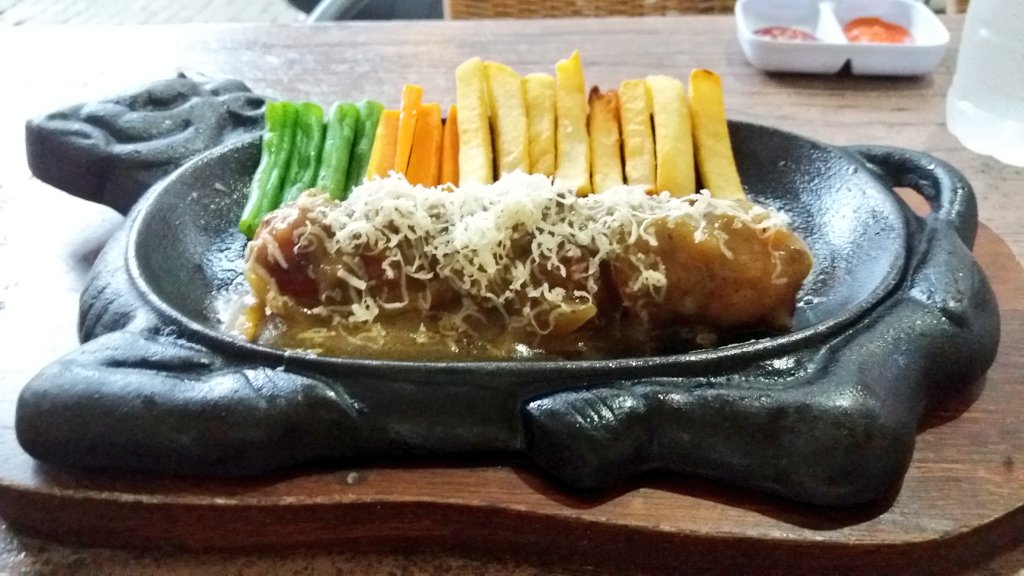 Haaai~ sosis 25cmnya gak ada 😢😭