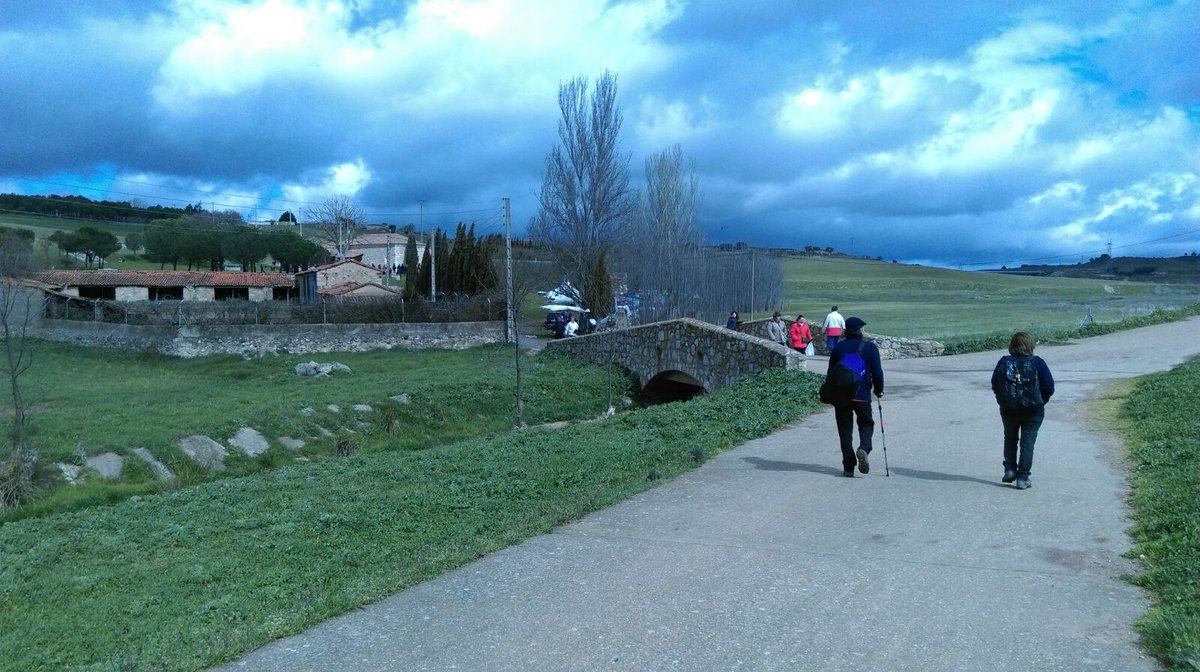 Primeros rayos de sol en #valderrey .¡ya empiezan las romerías! #Zamora