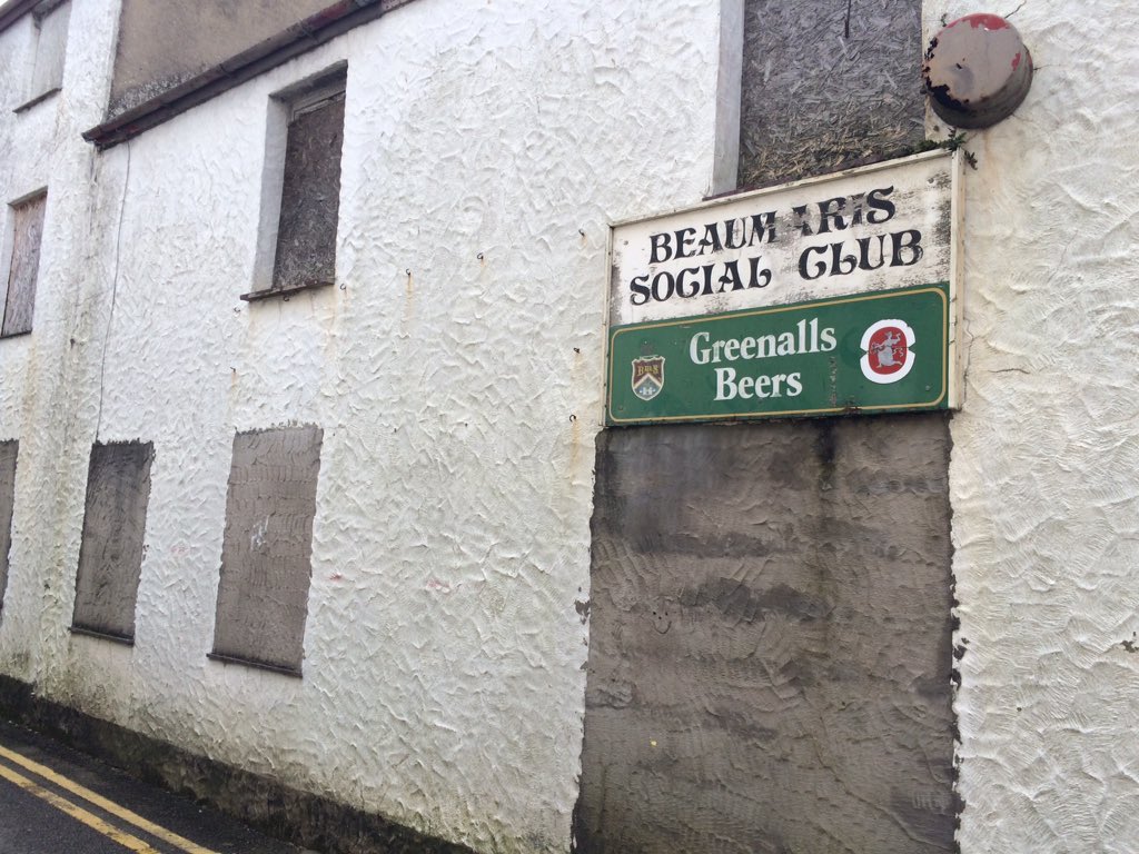 creaseface's tweet image. The sign writer forgot to add 'not very' to this sign...#notopen