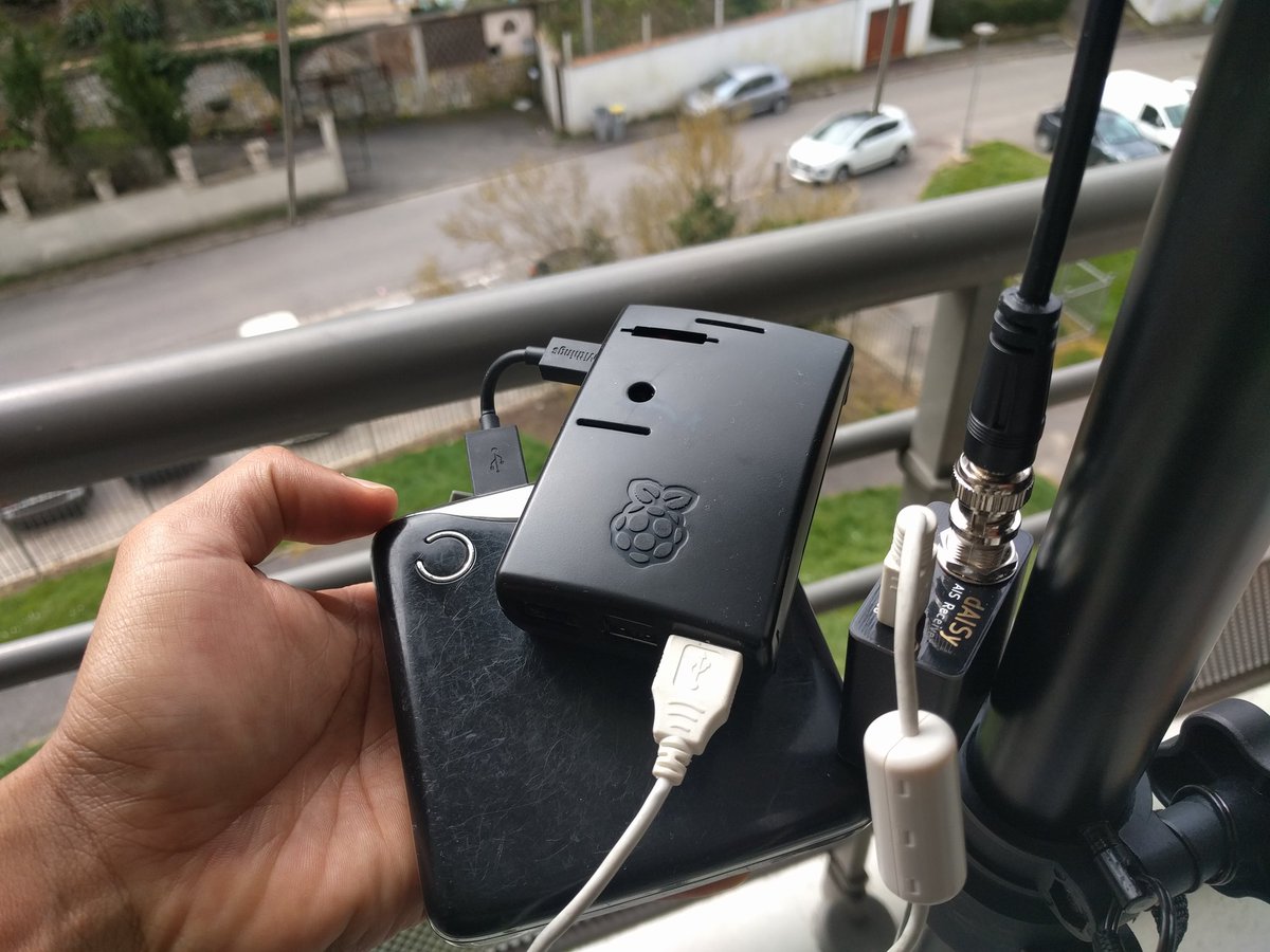 RatZillaS's tweet photo. My second AIS station is up in #Vernon. Powered by @Raspberry_Pi 3, #dAISy, @debian, #Kplex and a 12Ah battery https://t.co/SaOf4PbsQa