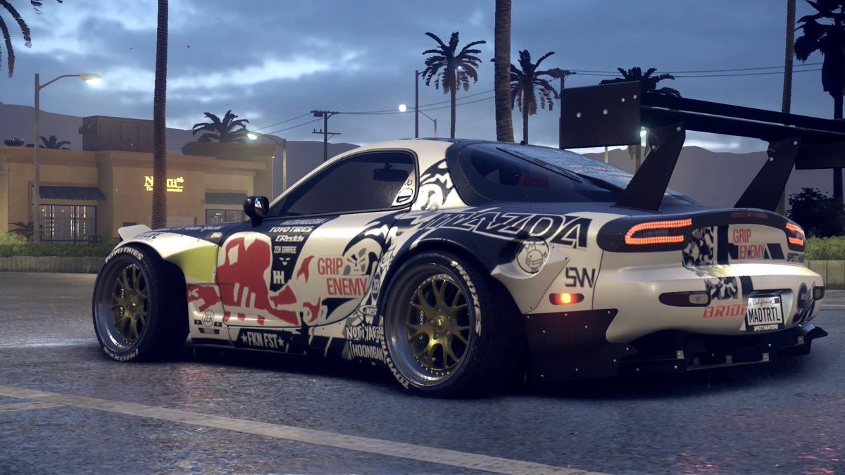 pikkuhamis's tweet photo. #MadTurtle #rx7 in a beautiful shot @NeedforSpeed remember to check my instagram pikkuhamis_designs #mazda #NFS2015 https://t.co/yn529Fu4z7