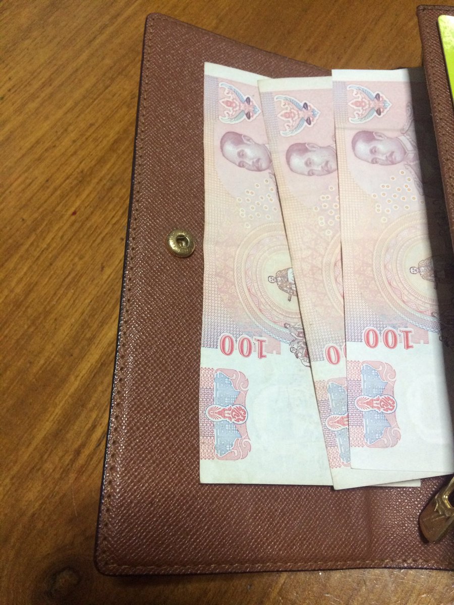 eguflis_'s tweet photo. (แก้บน) แจ็คมอบถ้วยเมมเบอร์ รี+ฟอล+ธ.กรุงไทย แจกเงิน 300บาท ถึง4/04/59 22.00 #FLY4THWIN https://t.co/k52Vu3QsHr