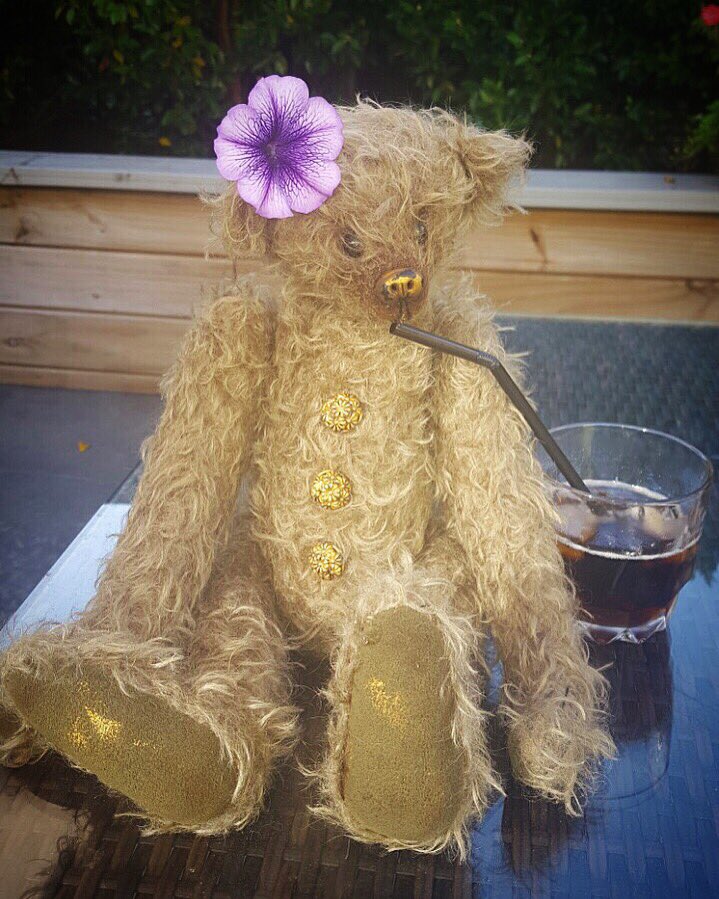 1uglybear's tweet photo. Enjoying the sunshine with the fam-club! 🐻🌺☀️ https://t.co/Bqhd0WNEcI