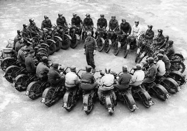 betracci's tweet photo. C'mon fellas, gather round and listen carefully! #ilCircolo #MBRiders @riders #comrades #motorcycle https://t.co/Js08BoeeO2