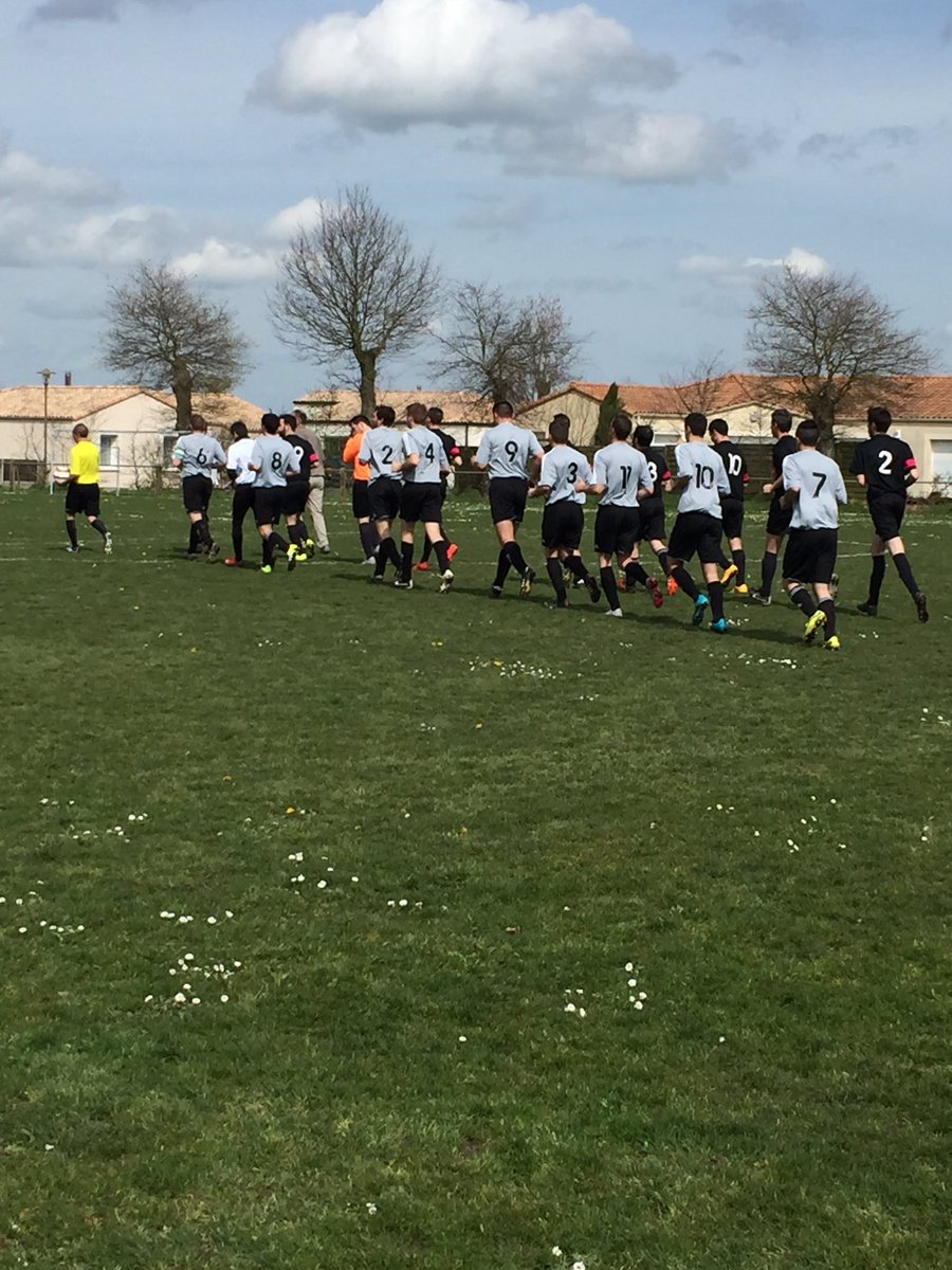 VDSFootball's tweet photo. [Live C] - C'est partit entre le #VDS et #FCSLM ! ⚽️ https://t.co/6DWwjIK2qW