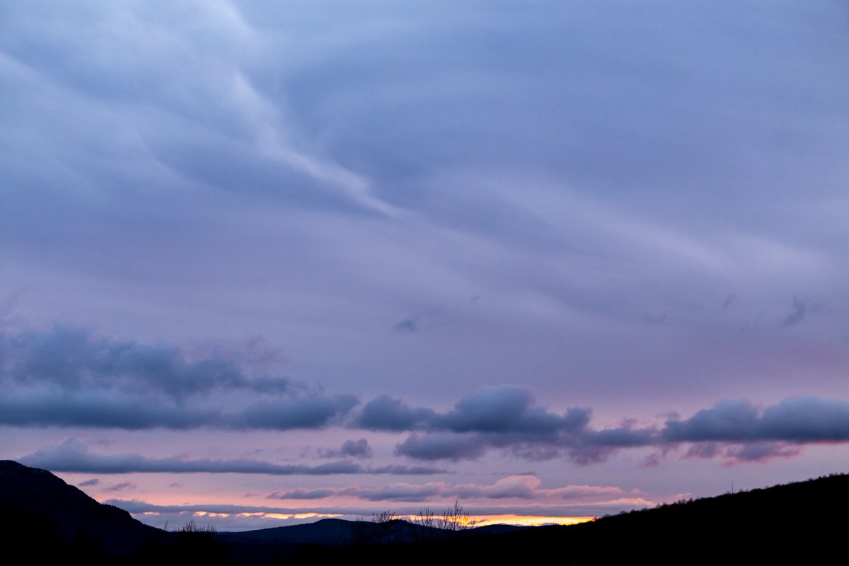SugarloafMaine's tweet image. The sunrise broke through for just a moment and gave us a little show this morning #theloaf #sunrise