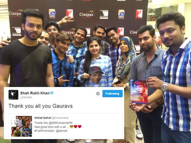 ETLifeandStyle's tweet photo. Shah Rukh Khan thanks Pakistani fans for tribute
https://t.co/J4ENdsz1DU https://t.co/zlrn49gfUJ