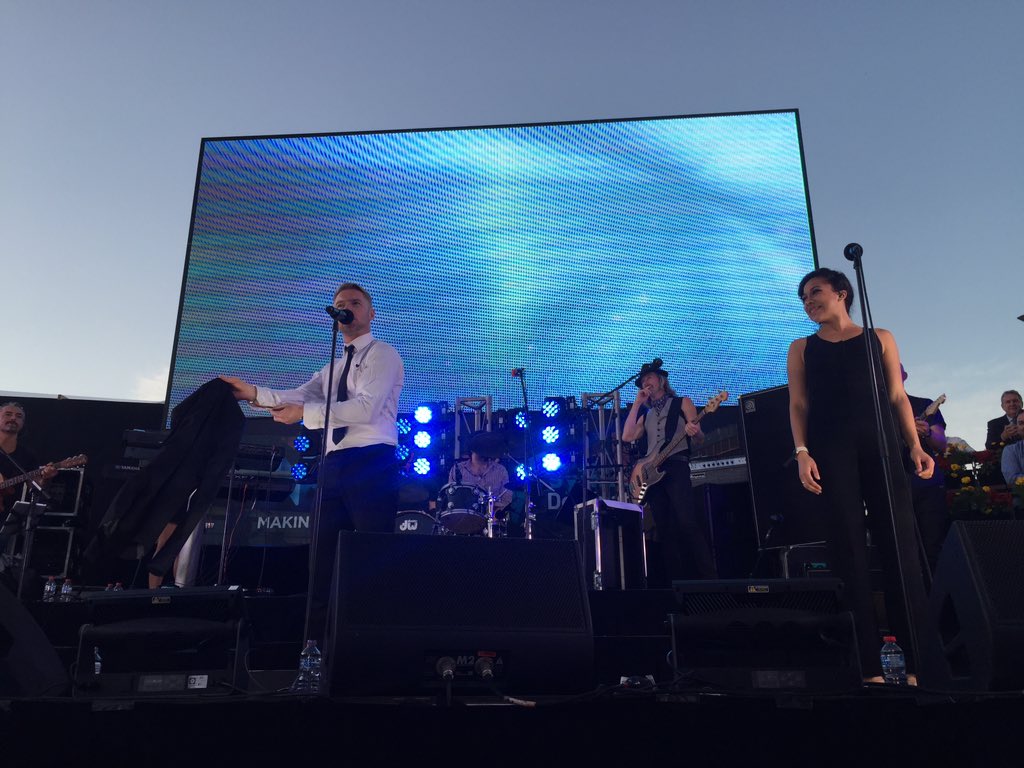 Happy_kiddo's tweet photo. What a bonus seeing my lovely friend @Michelleizm singing with @ronanofficial yesterday!#michellefanclub #goodtimes😀 https://t.co/L0qlgp1Q2S