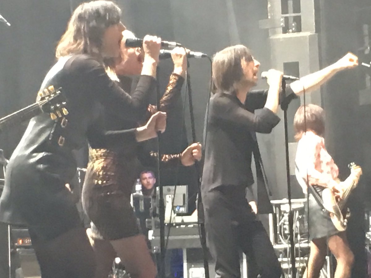 darrencameron66's tweet photo. @ScreamOfficial #PrimalScreamLive https://t.co/Lw7wwLl6vJ