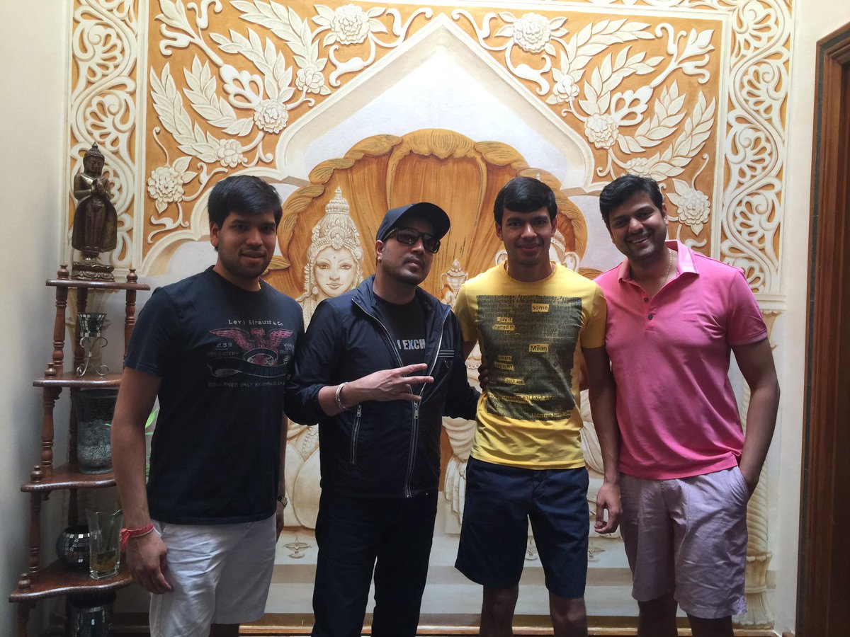 King Mika Singh Ar Twitter Had A Great Lunch With Gupta Family In Johannesburg Thanks Varun Shivau Kksinghala For The Great Hospitality Https T Co Sxv8wnihts twitter