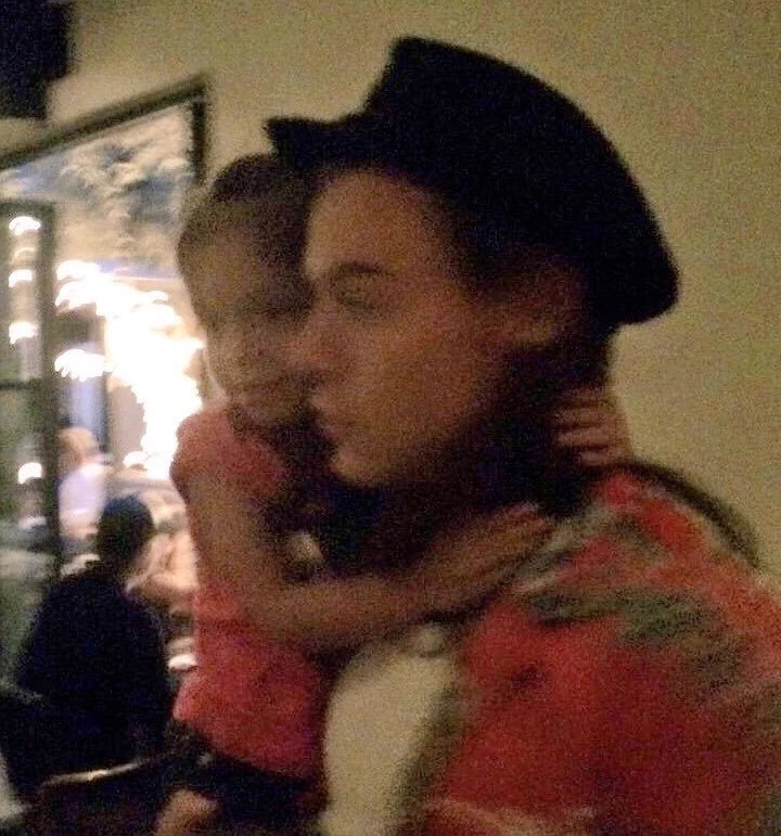 NoOfficialHarry's tweet photo. Harry a Los Angeles la nuit dernière 
-Ju https://t.co/zwtJYLNl12