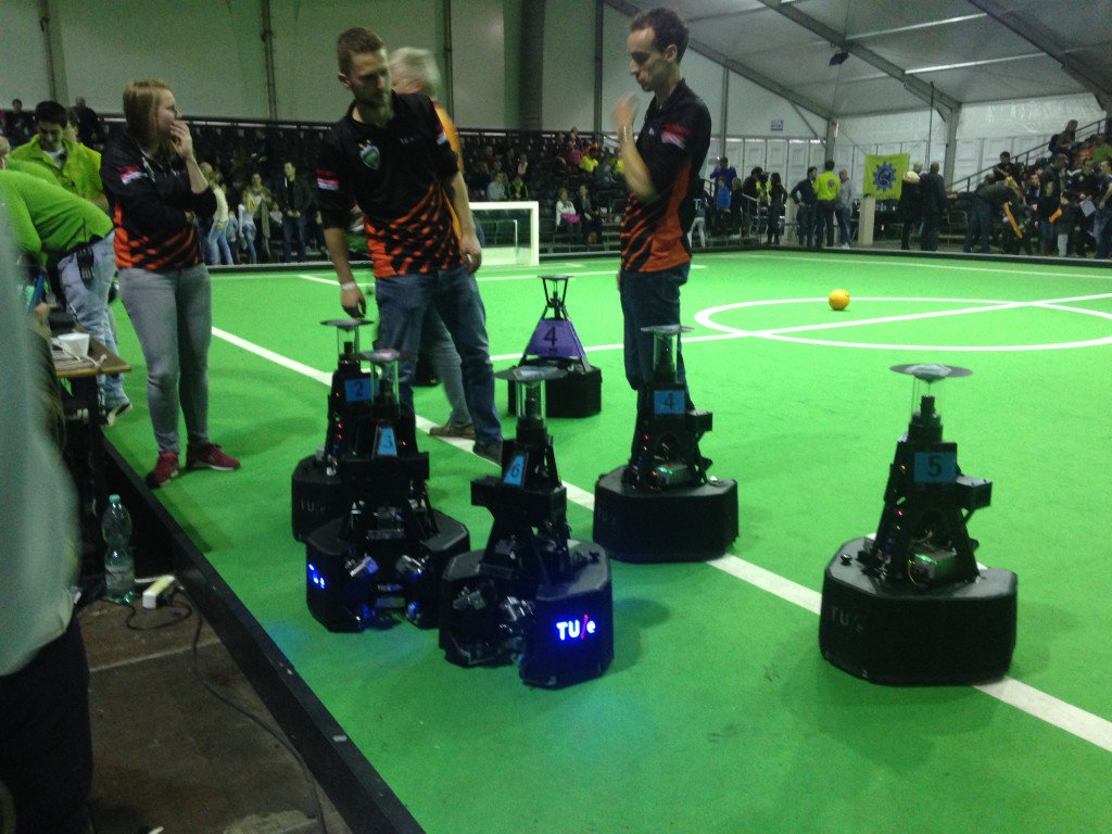 Yes! Tech United <a href="/TUeindhoven/">TU Eindhoven</a> wint @RoboCup2016 - en meer goed nieuws uit het <a href="/Evoluon/">Evoluon</a> - e52.nl/tech-united-wi…