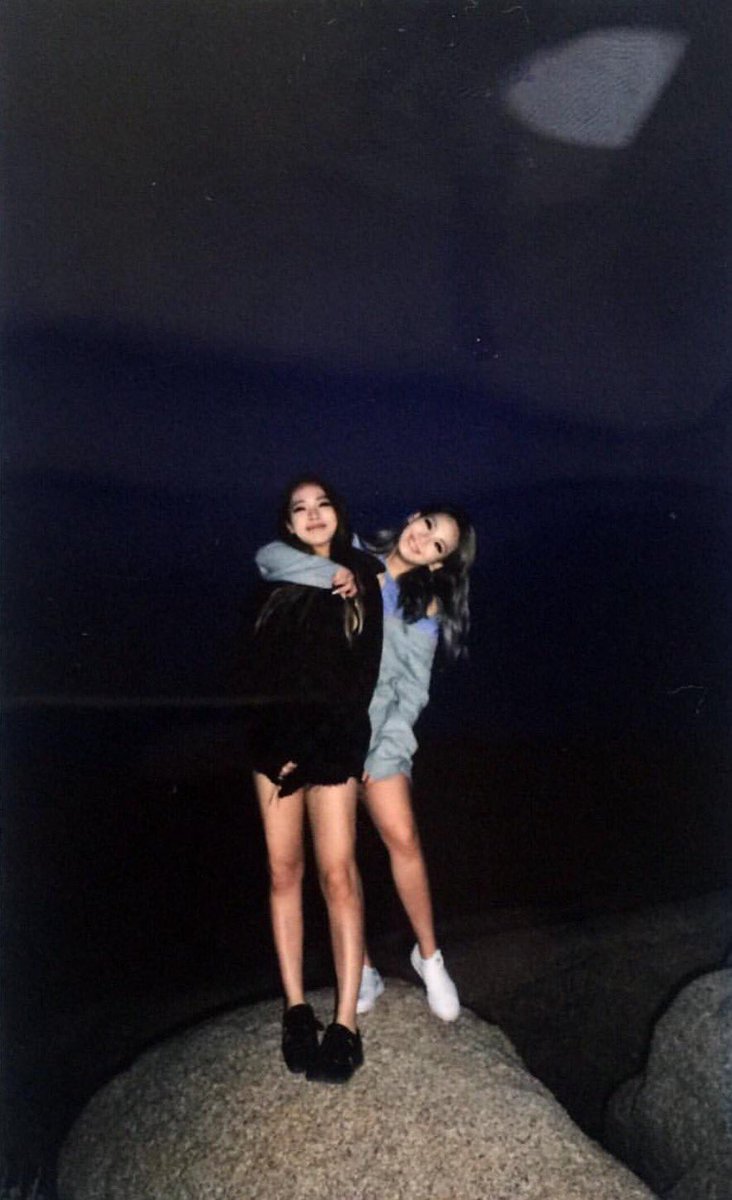 WeLoveChaerin's tweet photo. CL x Harin 💕 https://t.co/dgPifi15AY