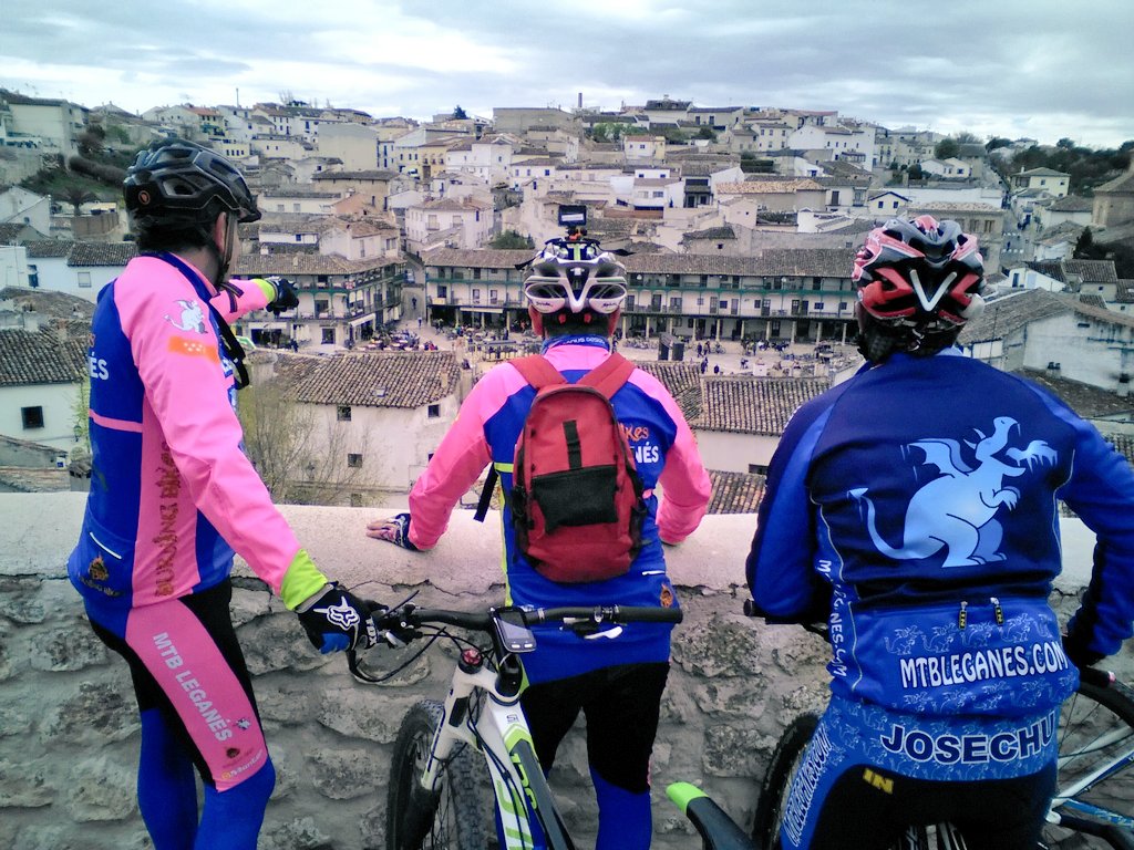 jfdelafuente's tweet photo. Ya estamos en Chinchón @RedMTB_ @MTBLeganes #redmtb https://t.co/C9JCtfpkW6