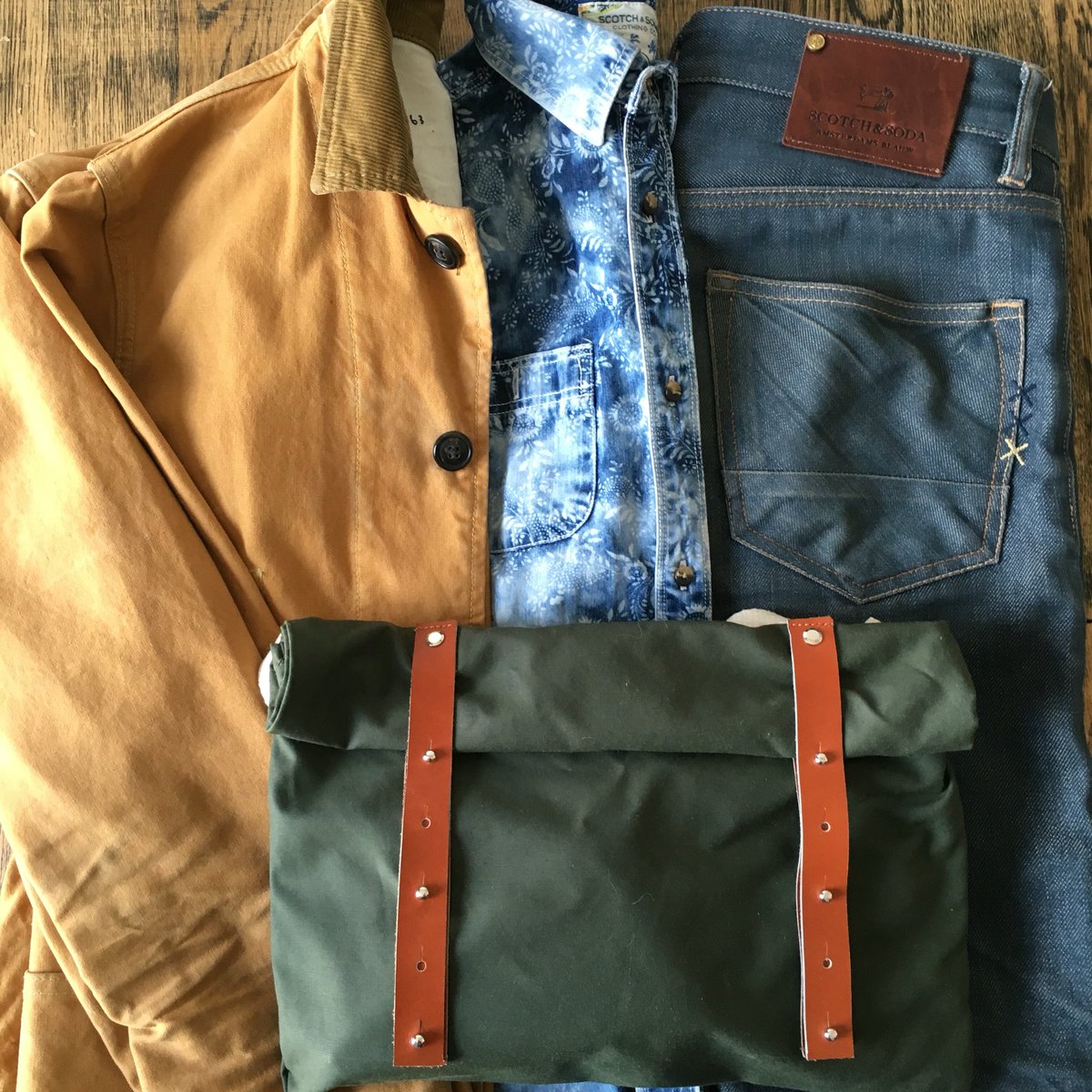 Vel_Oh's tweet photo. Loving the #Denim #workerjacket #greenandtan #NipOut #musette combo! Perfect #Sunday outfit. #urbancycling #london https://t.co/qeDnz5UwPw