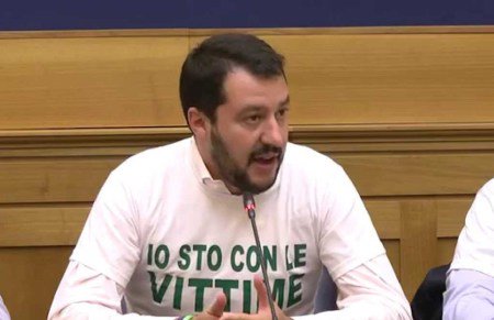 lercionotizie's tweet photo. #UltimOra, #Salvini si fa impiantare una terza mano per riuscire a contare fino a 3 https://t.co/jvHpnONW2T