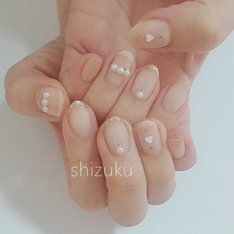 しずく ほぼ100均ネイル 新刊発売 100均にも売ってた 乳白色マニキュアでお呼ばれネイル T Co 5mkakjaa9x 結婚式の受付もやったのでかなりシンプルなネイルにしました ブログでテスターなども載せてます よかったら見てください