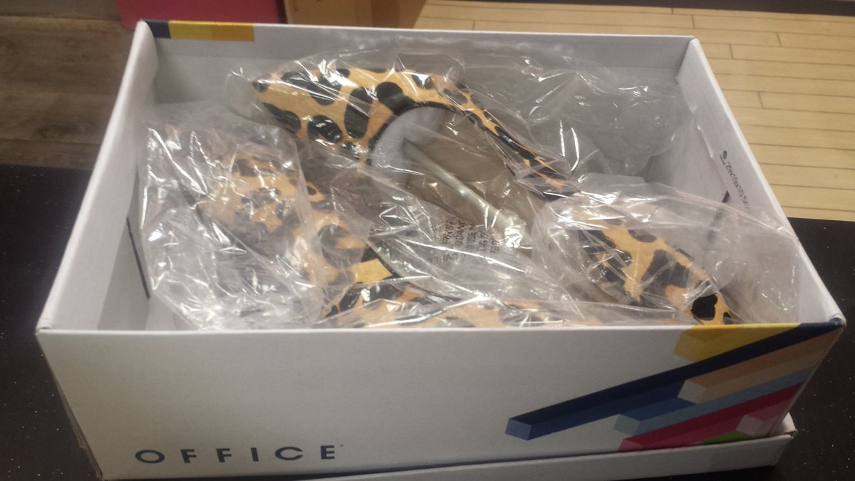 FudgeGecko's tweet photo. When you order black brogues and these are in the box! @houseoffraser @OfficeShoes  #quickrefund https://t.co/R8VBxfxKnK