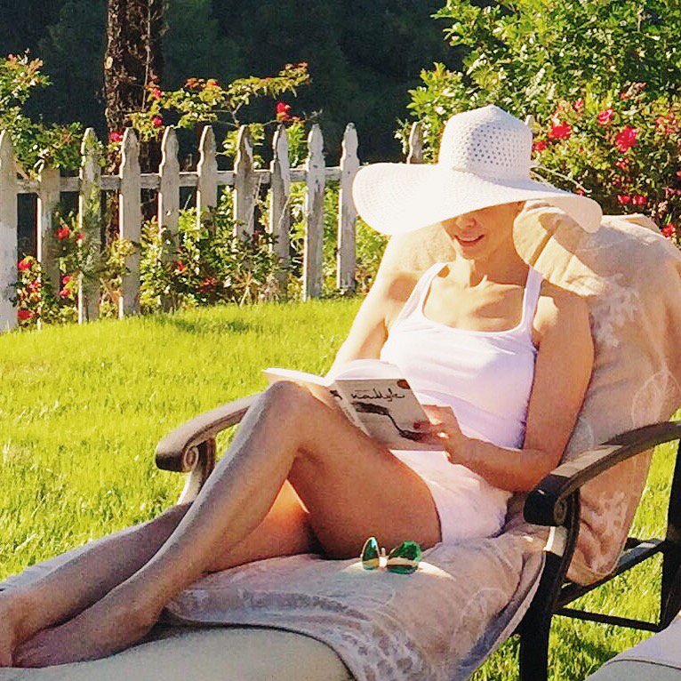 NataKlitschko's tweet photo. Lovely greetings from my holiday in L.A.😊
Enjoy your ☀️day ❤️ https://t.co/knCRuXzKAV