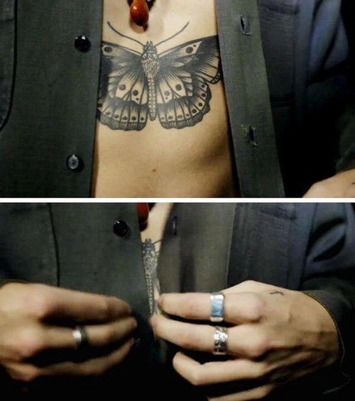 BasiaStergiou's tweet photo. RT IF YOU LOVE HARRY'S HANDS TO VOTE FOR THE BOYS 
#BestFanArmy #Directioners #iHeartAwards https://t.co/PeieD7W278