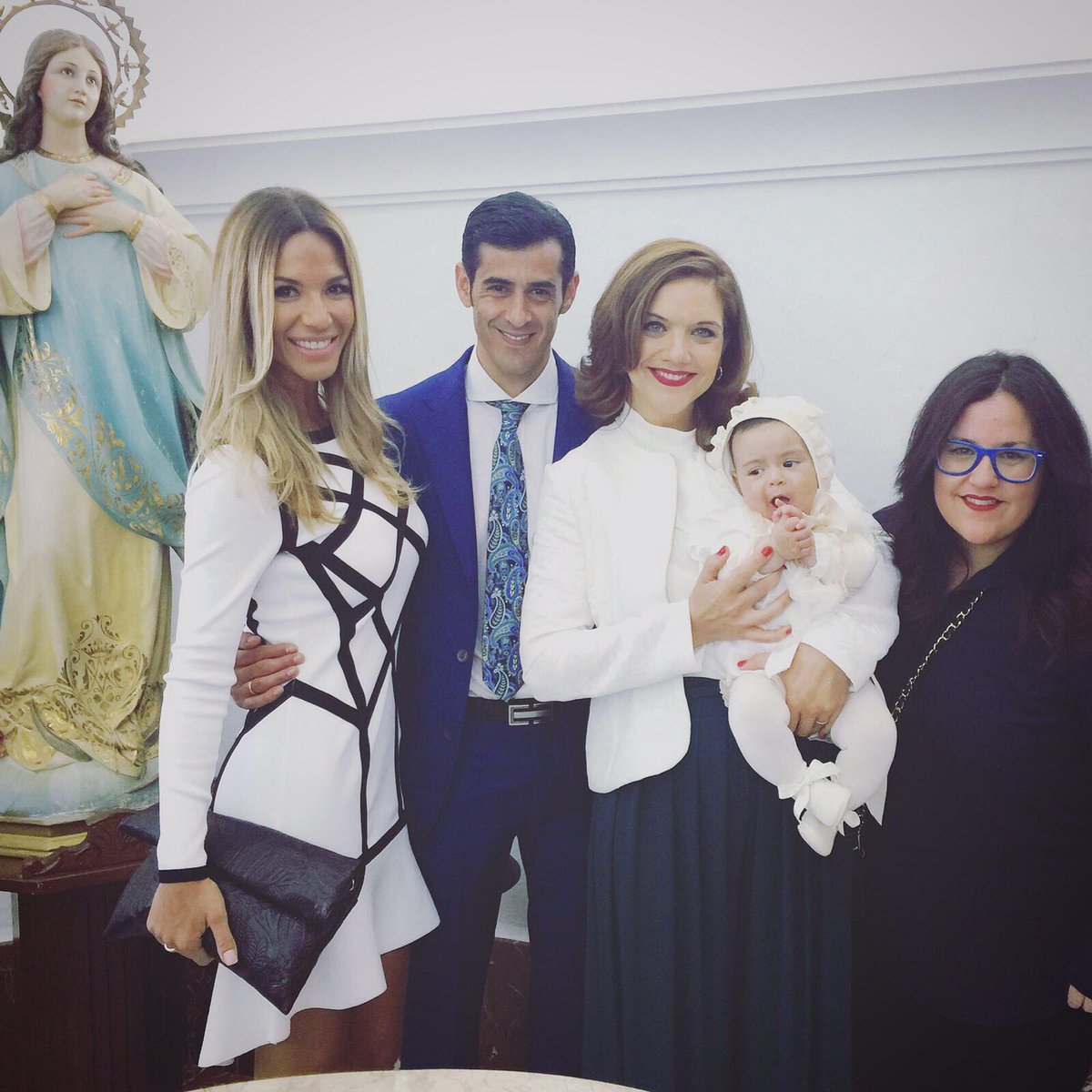 Tamara_Gorro's tweet photo. En el bautizo de mi futuro yerno!!!
Hermosa familia que han creado. Muy feliz por ellos!!
#mamamolona https://t.co/eBe3fqXhbQ