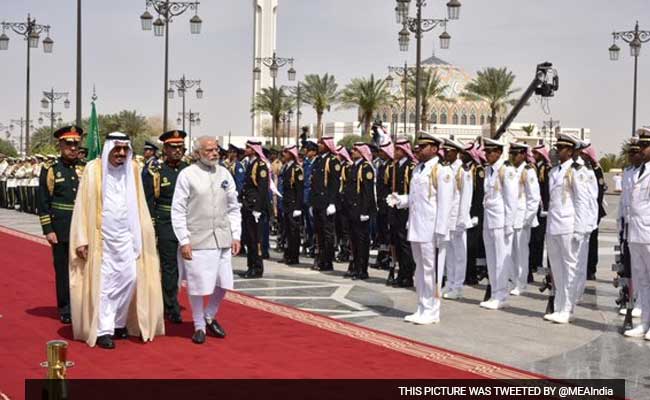 ndtv's tweet image. PM Narendra Modi accorded official welcome in Saudi Arabia ndtv.com/india-news/pm-…
