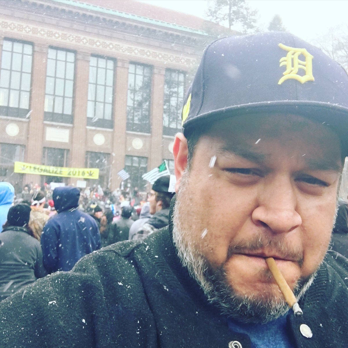 centromo73's tweet photo. @A2HashBash #hashbash2016 #legalizeit #AnnArborMi #GoBlue #GorillaGlue4 @420 https://t.co/jZ5fUGKPh8