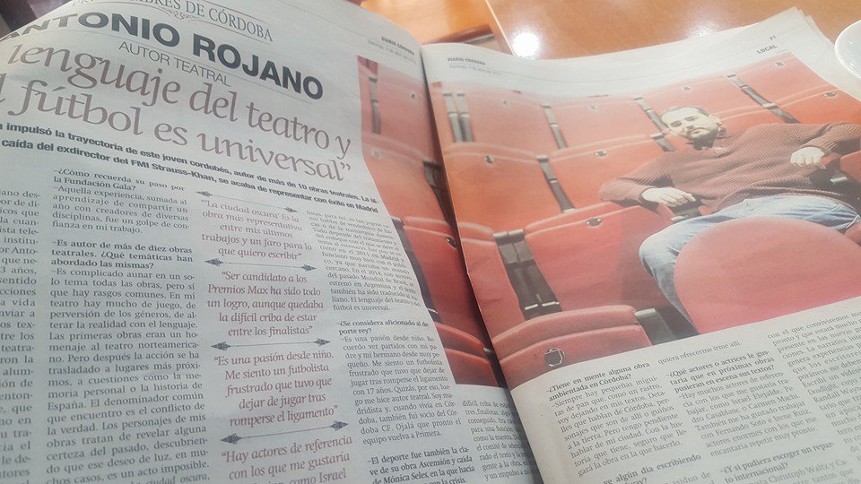 Hoy en el @CORDOBA_diario me sacan a doble página hablando de teatro, fútbol y muchas cosas más. De profeta en casa.