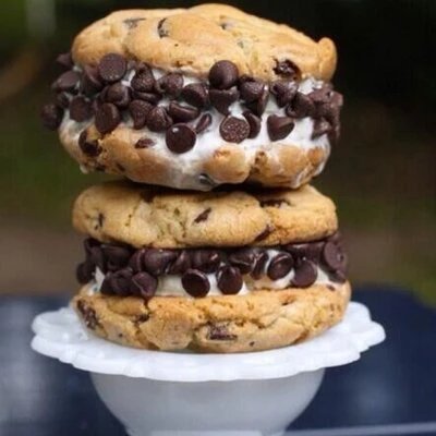 damnyoudan's tweet photo. @LeyshaSenyum Aww me too! Nah, one for me and one for you. Cheer up! https://t.co/4uBEz9AUvp
