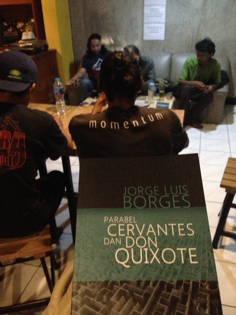 Malam ini dilanjutkan diskusi sastra Poeticcino yang membedah buku <a href="/lutfimardi/">Lutfi Mardiansyah</a> yang menterjemahkan karya Borges.