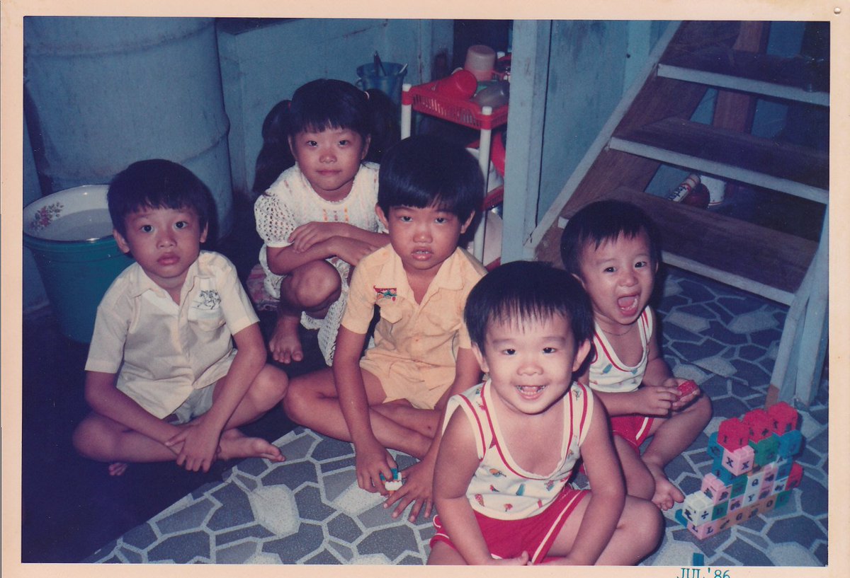 dulu tak ada yang menyangka salah satu anak di foto ini akan beroleh hidayah, semua lewat dakwah, cinta dan kasih :)