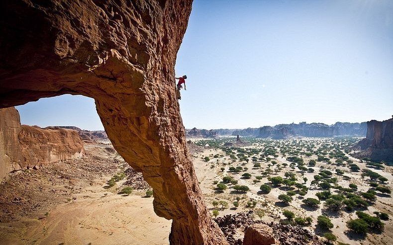 AmitripsTravel's tweet photo. Towering Rocks of Ennedi Desert in Chad, Africa.
The Ennedi desert is located in the north-eastern area of Chad. https://t.co/bcTZ2lj1K9