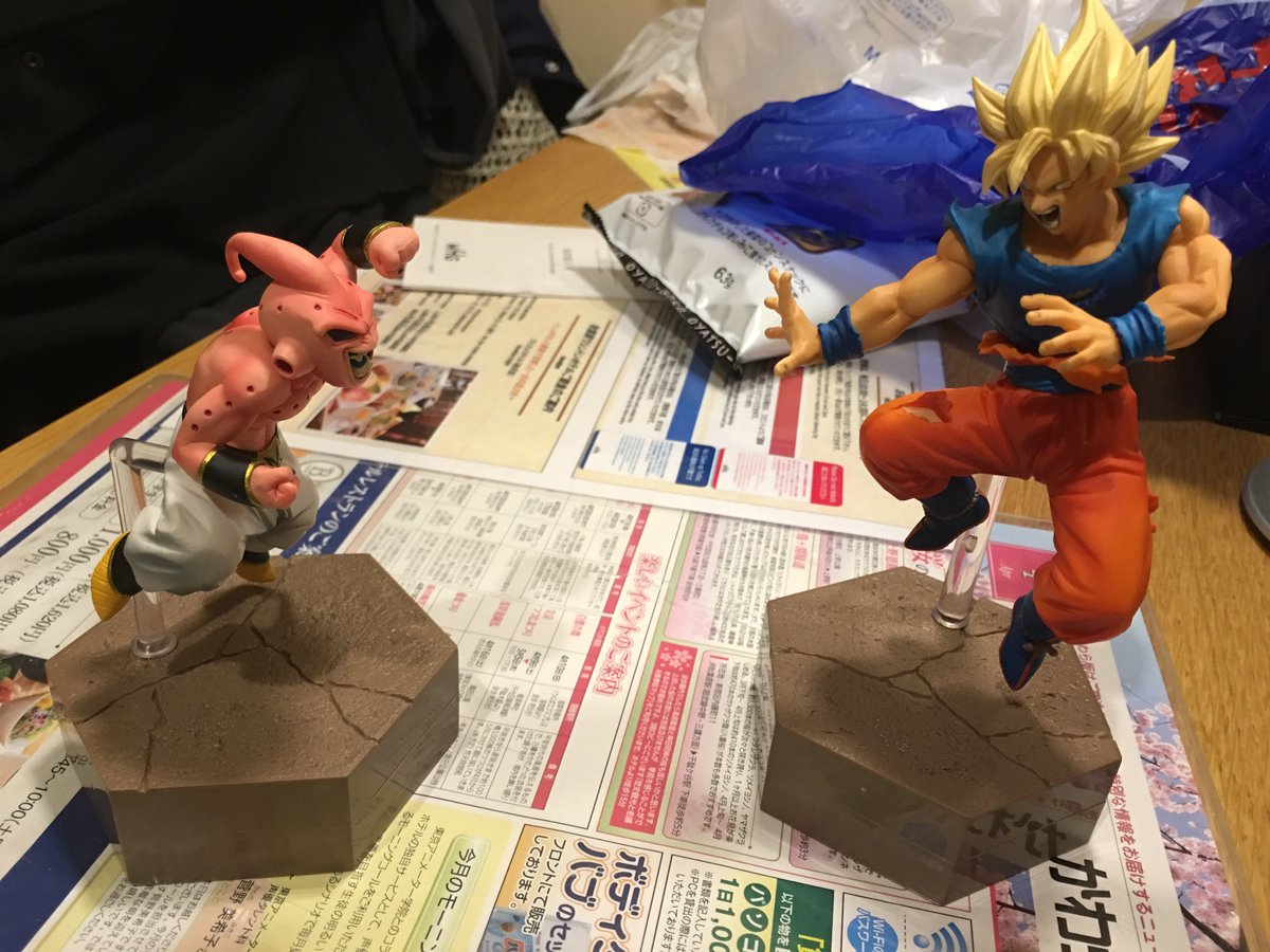 HDluh's tweet photo. Dos de mis compritas en Akihabara ❤️❤️❤️ https://t.co/gYPqNnvnUD