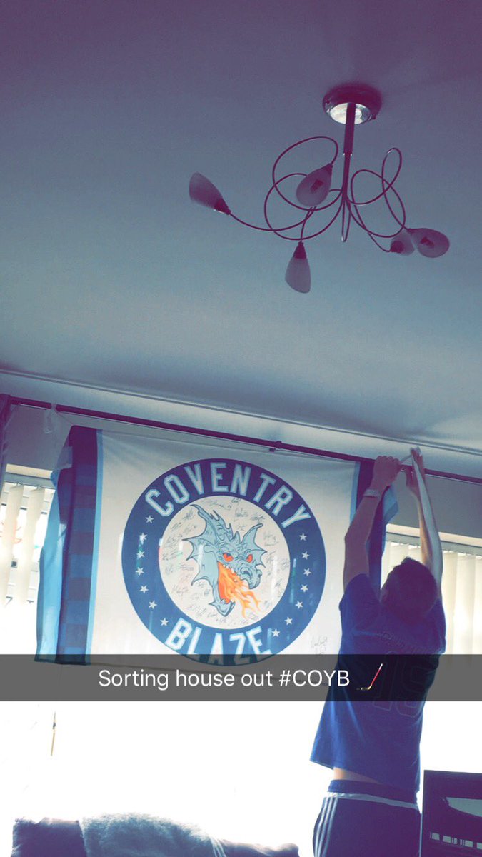 louiseblaze14's tweet photo. Sorting the house out ready for the final #POFW2016 #bleedblue @covblazehockey ๐๐๐๐ https://t.co/Fo8vQN1E9p