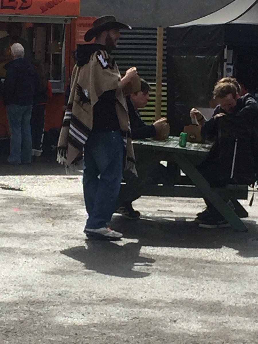 ChilliChilli2's tweet photo. #spotted Billy The Chilli Bandit enjoying some delicious chilli down at #marleypark https://t.co/Z71ghGNUSL