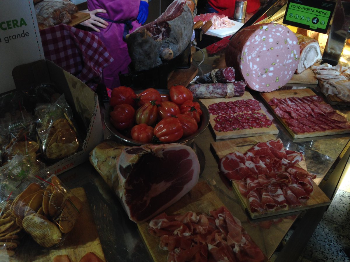 will_gui's tweet image. Delicious afternoon with our friends at Gastronomica #boroughmarket #workishard @citizenM