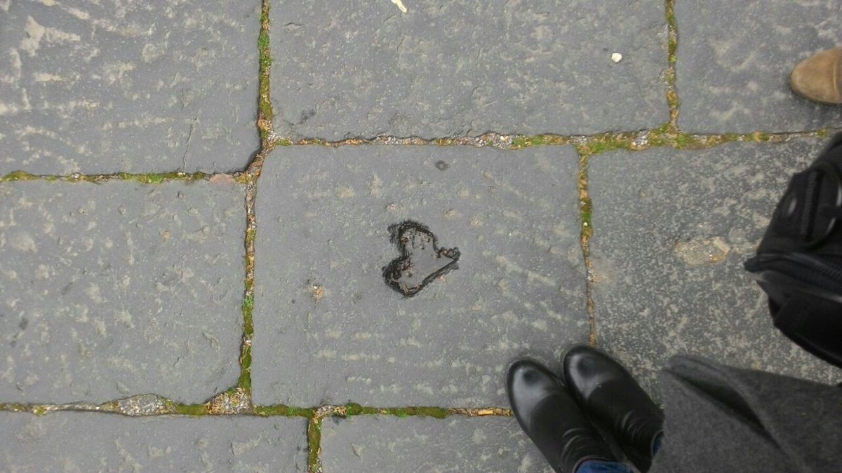MuseoArcheoSA's tweet photo. Solo quando piove, fuori dal nostro Museo appare un cuore... ❤ #LoveMW #MuseumWeek https://t.co/X94zL5xbsD