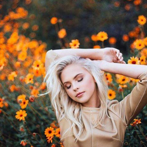 jjjale24's tweet photo. @JJJordynjones flowers background https://t.co/66cPkrW0iz