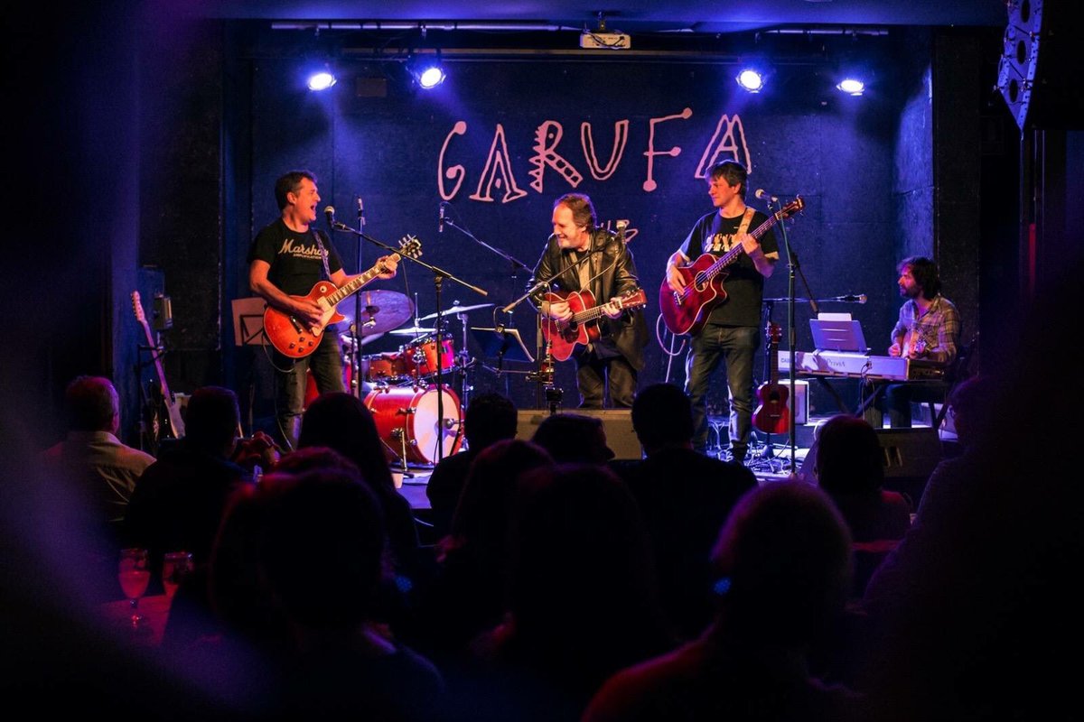 losdeibe's tweet photo. Los Deibe en directo presentando su nuevo disco el @GarufaClub Marzo 2016 https://t.co/vkpNIQNGM9