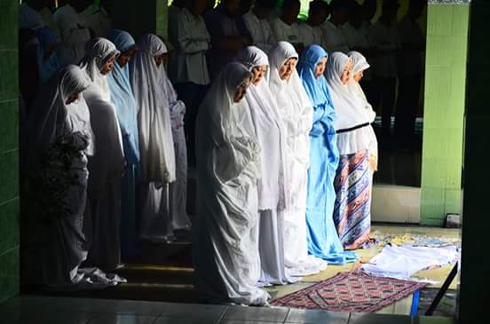 MANYOGYAKARTA2's tweet photo. Khotmil Qur'an Dzikir &amp; Doa Bersama @man2yk2016 Semoga semuanya di permudah untuk hari esok @mandayaevent https://t.co/RU0TK63kWJ