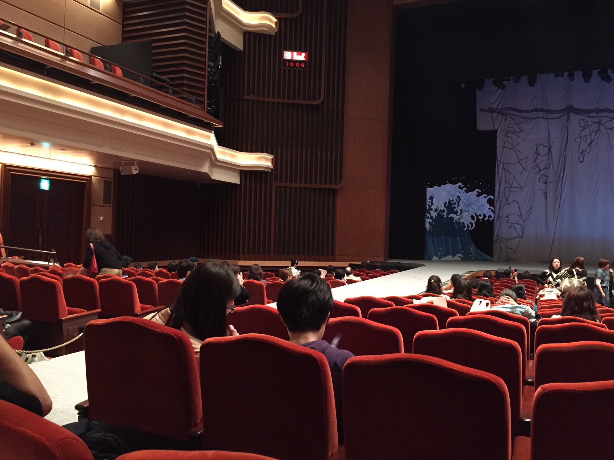 O Xrhsths One Pieceが大好きな神木 スーパーカミキカンデ Sto Twitter 博多座a席花道横の1番後ろからの見え方はこんな感じ ワンピース歌舞伎 T Co L9pdeih3nn