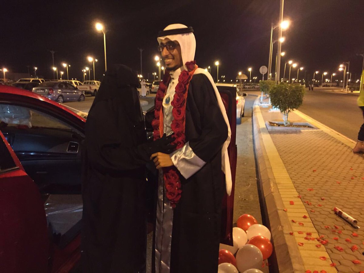 أم تزف ابنها في يوم تخرجه طبيباً

3ym.co/644066

#جامعة_جازان