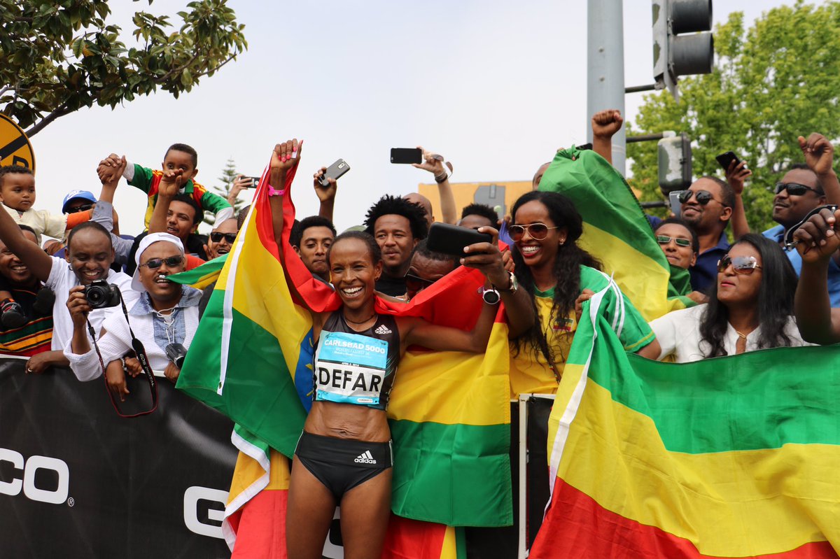 RunRocknRoll's tweet photo. The world record holder does it again! Congrats to @meseretdefar on today's win. #Carlsbad5000 https://t.co/PDc0EYa9hD