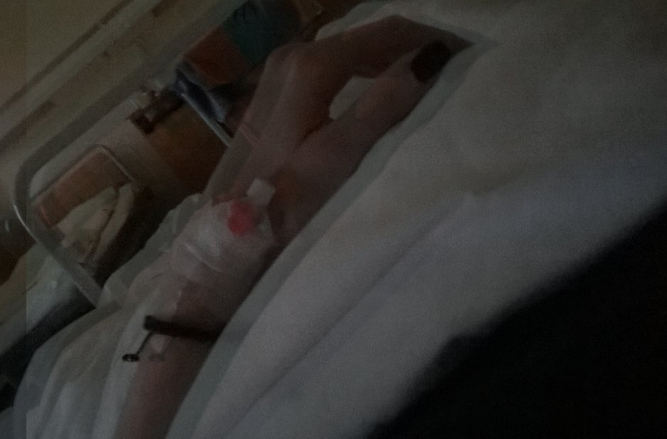 NatAphrodite_K's tweet photo. Wednesday night selfie 😒😩👎🚑🌙💉 https://t.co/38jYrOZcLd