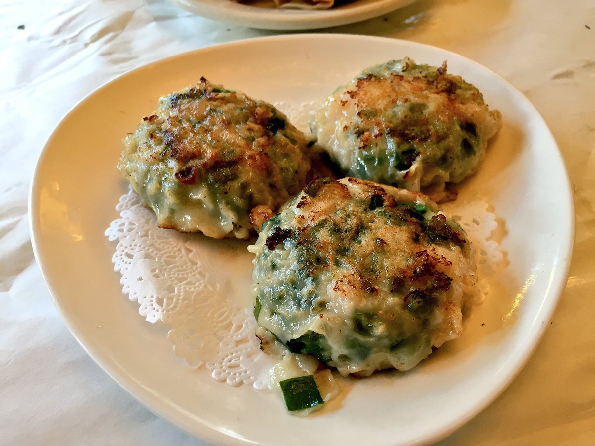 SchadenJake's tweet photo. Dim sum @TripleCrownChi. All kinds of stuff going on at our table @januarijai #dimsum #chicago https://t.co/RDl8x8BQTk