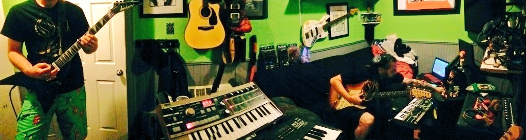 This one is back from our first jam day in January 
#TAKETHEAPPLE #backintheroom #Prepared4live #drummer #needed