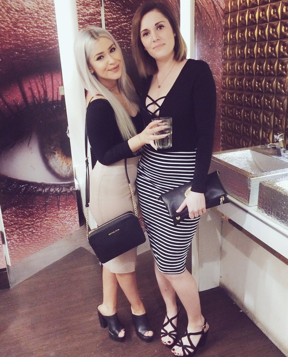 ClaireCavanagh's tweet image. Forever forcing people to crouch in photos #midgetproblems