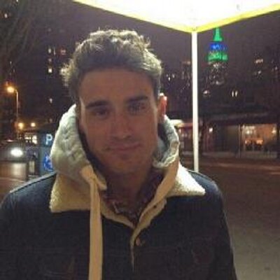 Connelltty's tweet image. Dichoso el día que se me ocurrió afeitarme, Vicent no me quiso abrir la puerta de su casa por no reconocerme :'c.